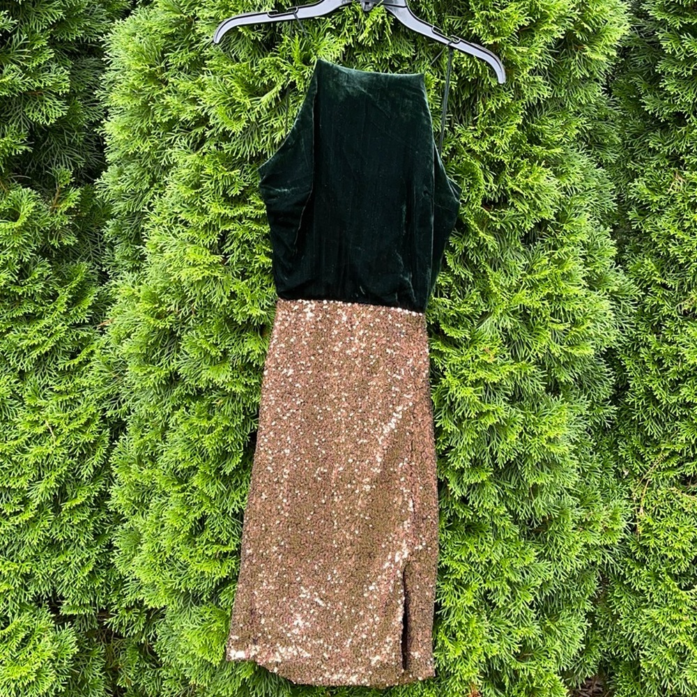 Backless dress
